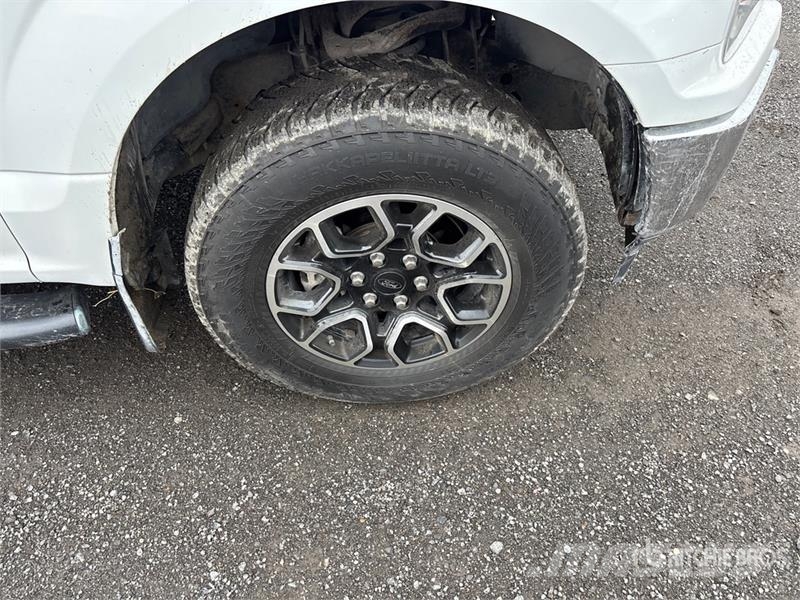 Ford F-150 XLT 4x4 Crew Cab Pickup Ostalo