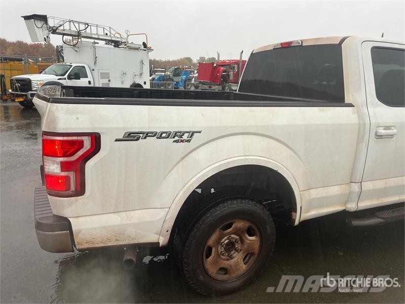 Ford F-150 XLT 4x4 Crew Cab Pickup (Inoperable) Ostalo
