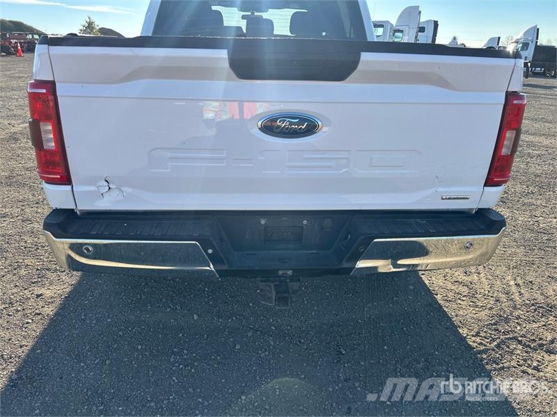 Ford F-150 XLT 4x4 Crew Cab Pickup Kita