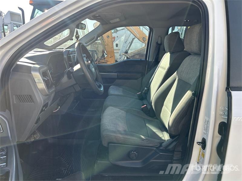 Ford F-150 XLT 4x4 Crew Cab Pickup Kita