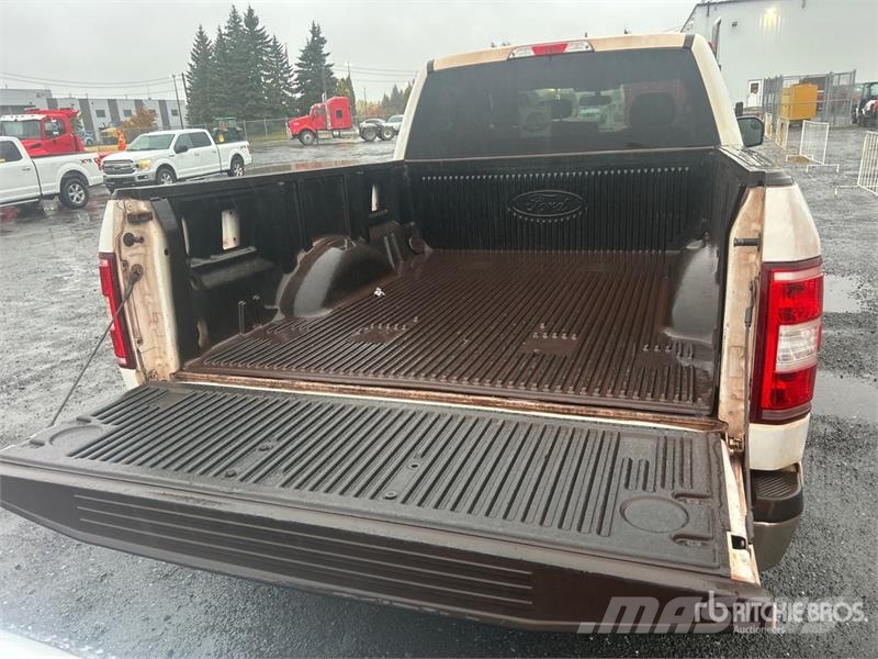 Ford F-150 XLT 4x4 Crew Cab Pickup (Inoperable) Ostalo