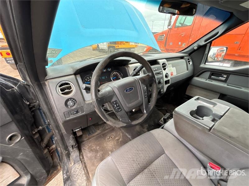 Ford F-150 XLT 4x4 Crew Cab Pickup Muu