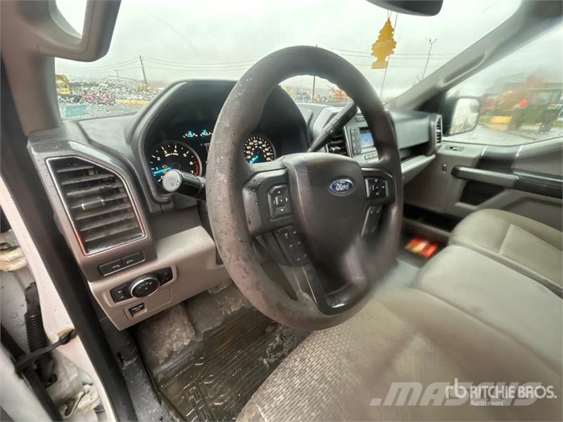 Ford F-150 XLT 4x4 Crew Cab Pickup Outros
