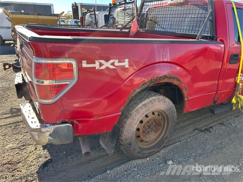 Ford F-150 XLT 4x4 Crew Cab Pickup (Inoperable) Ostalo