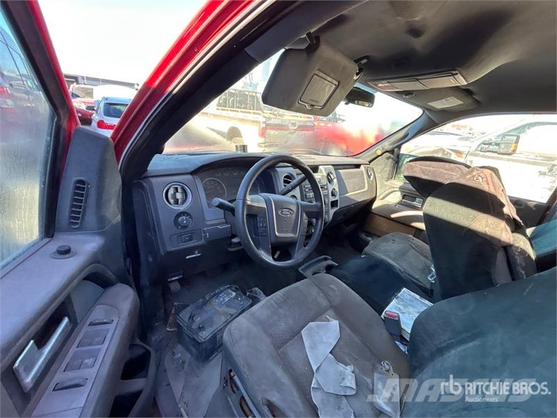 Ford F-150 XLT 4x4 Crew Cab Pickup (Inoperable) Ostalo