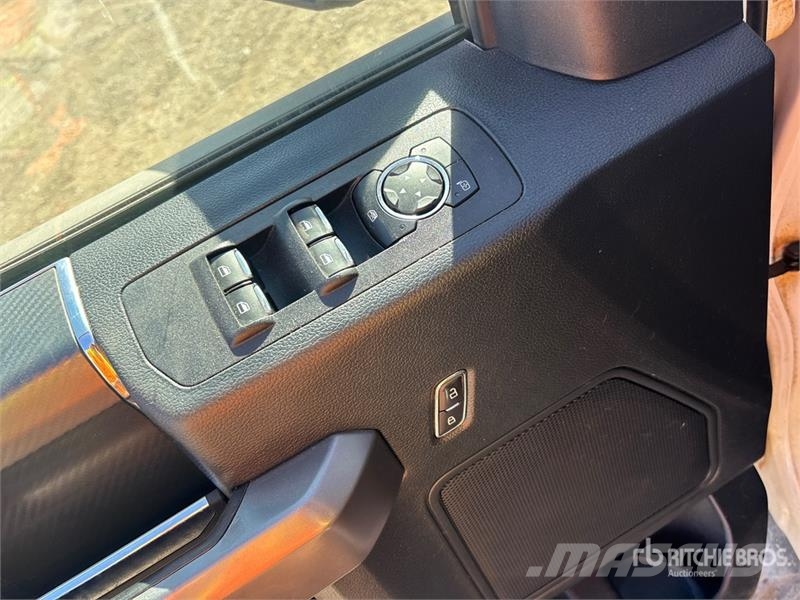 Ford F-150 XLT 4x4 Crew Cab Pickup 其他