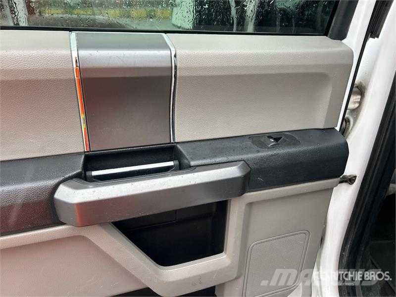 Ford F-150 XLT 4x4 Crew Cab Pickup 其他
