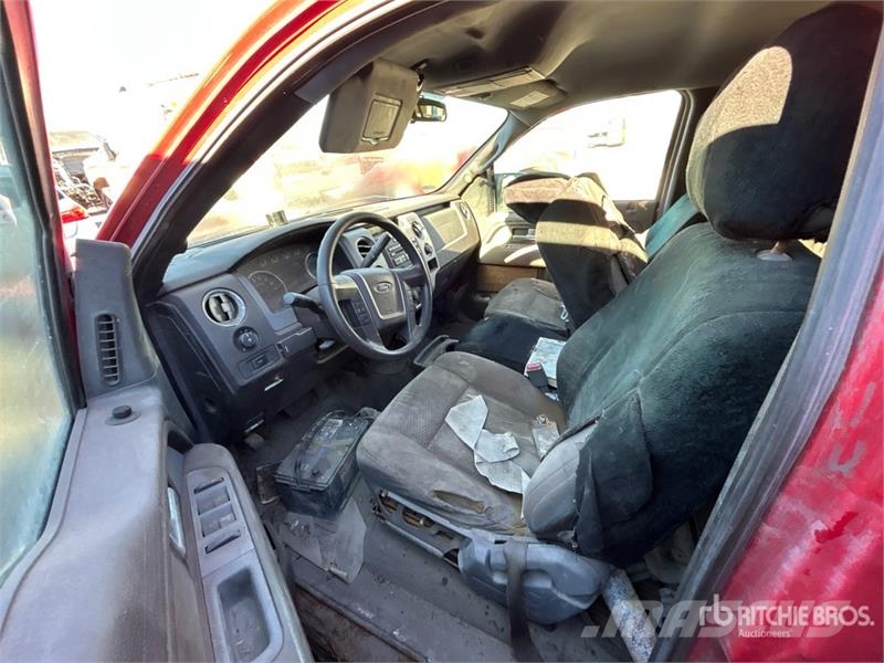 Ford F-150 XLT 4x4 Crew Cab Pickup (Inoperable) Ostalo