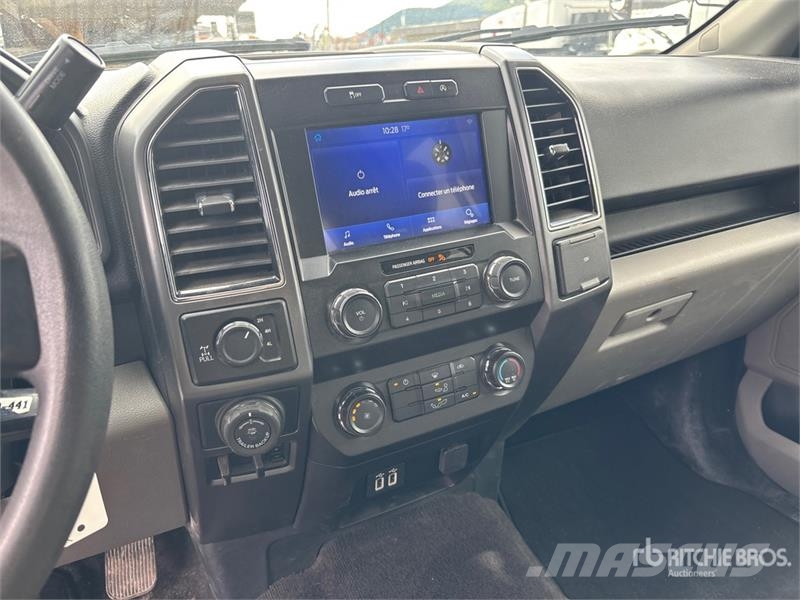 Ford F-150 XLT 4x4 Crew Cab Pickup Muu