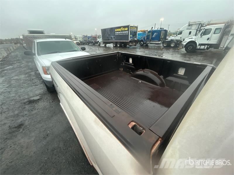 Ford F-150 XLT 4x4 Crew Cab Pickup (Inoperable) Ostalo