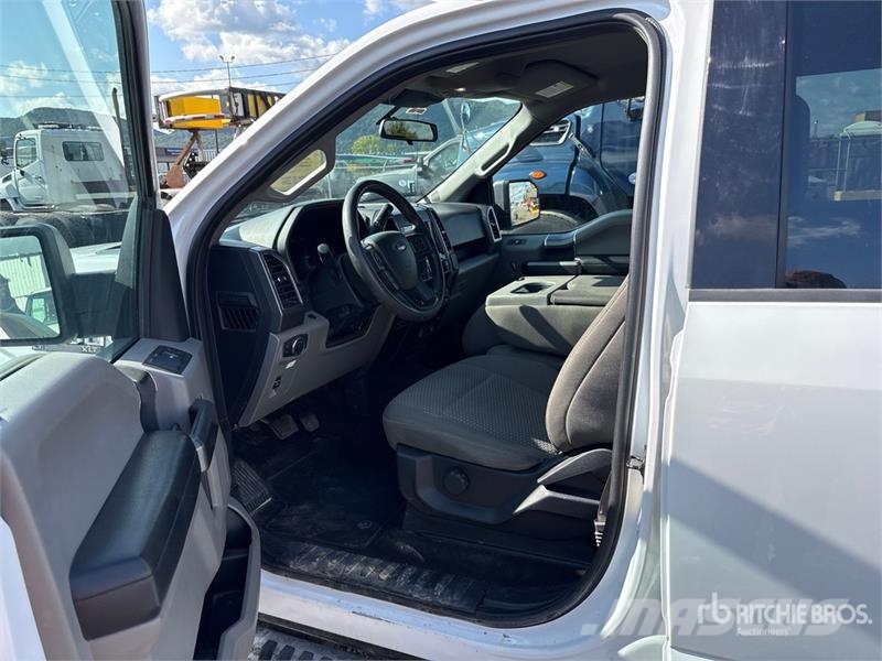 Ford F-150 XLT 4x4 Crew Cab Pickup Muu