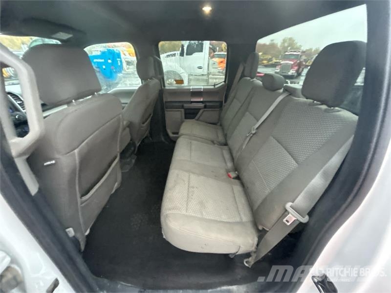 Ford F-150 XLT 4x4 Crew Cab Pickup Andre varebiler