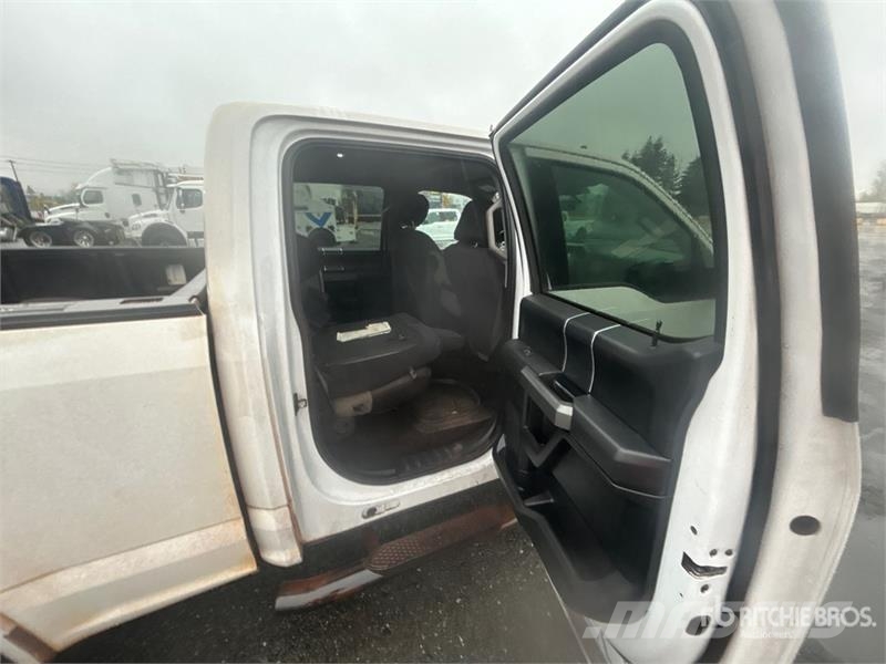 Ford F-150 XLT 4x4 Crew Cab Pickup (Inoperable) Ostalo