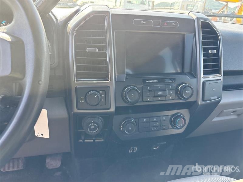 Ford F-150 XLT 4x4 Crew Cab Pickup Muu