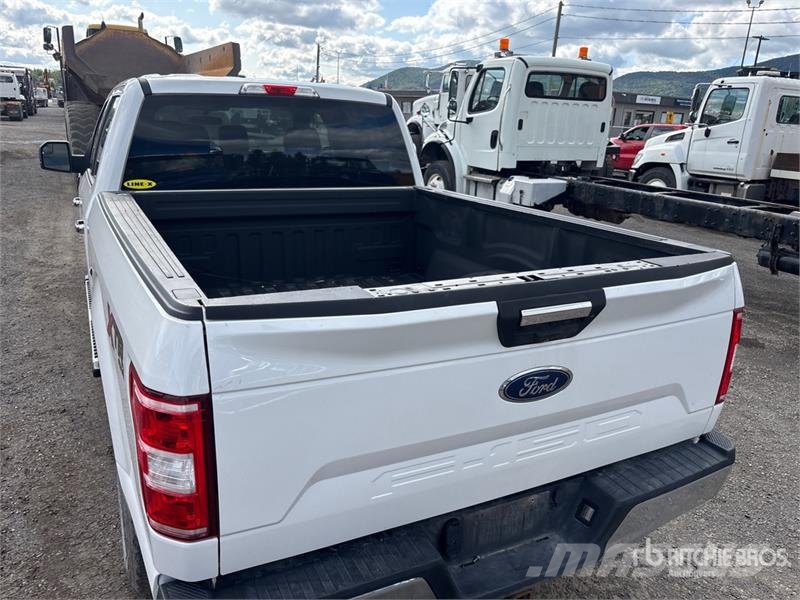Ford F-150 XLT 4x4 Crew Cab Pickup Muu