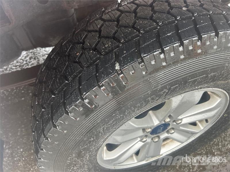 Ford F-150 XLT 4x4 Crew Cab Pickup Outros