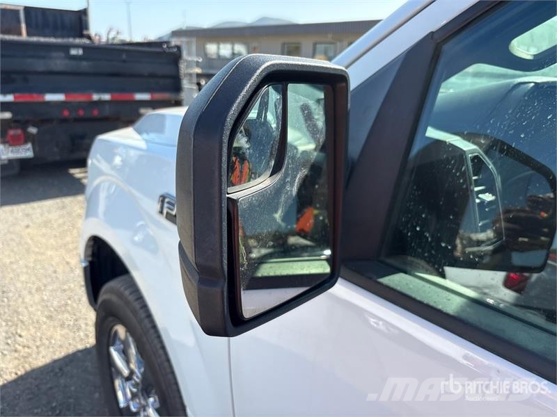 Ford F-150 XLT 4x4 Crew Cab Pickup Andre varebiler