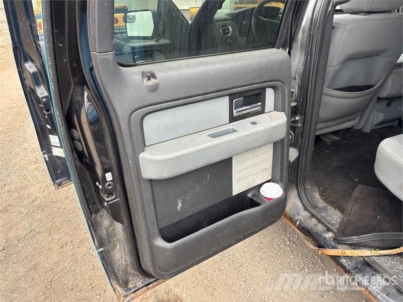 Ford F-150 XLT 4x4 Crew Cab Pickup Muu