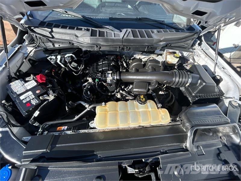 Ford F-150 XLT 4x4 Crew Cab Pickup Kita