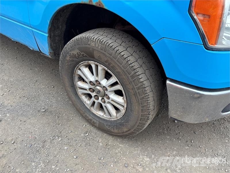 Ford F-150 XLT 4x4 Crew Cab Pickup Muu