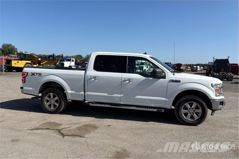 Ford F-150 XLT 4x4 Crew Cab Pickup Andre varebiler