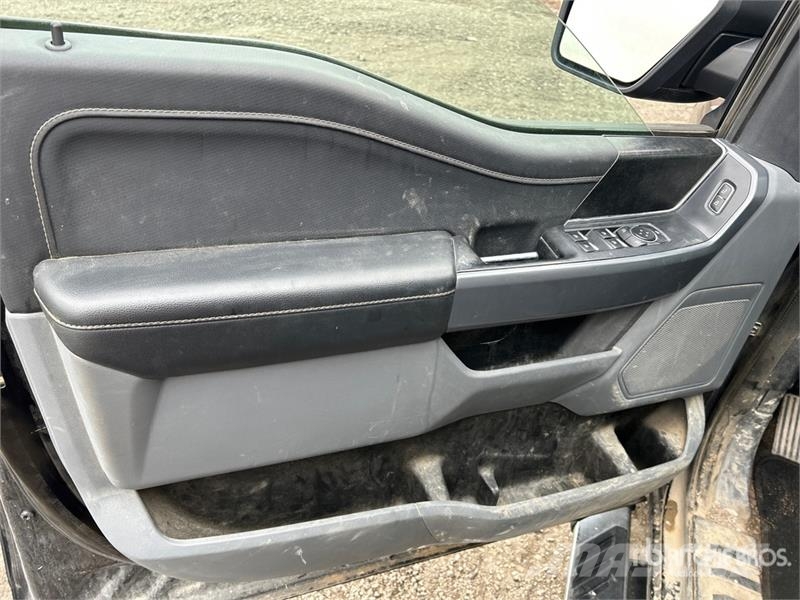Ford F-150 XLT 4x4 Crew Cab Pickup Other
