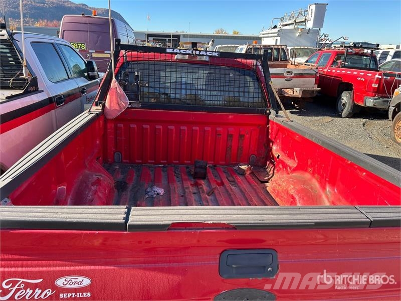 Ford F-150 XLT 4x4 Crew Cab Pickup (Inoperable) Ostalo