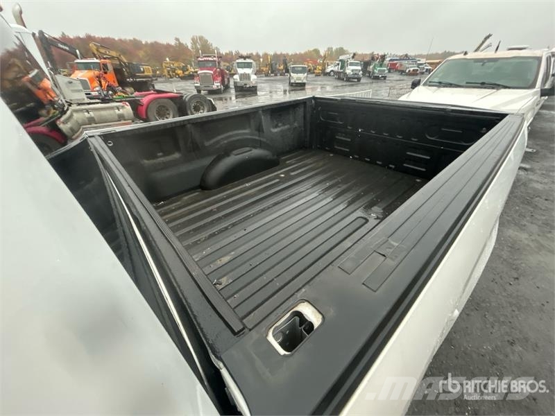 Ford F-150 XLT 4x4 Crew Cab Pickup Andre varebiler
