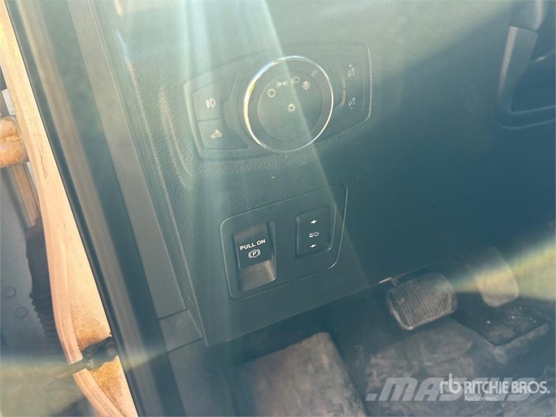 Ford F-150 XLT 4x4 Crew Cab Pickup 其他