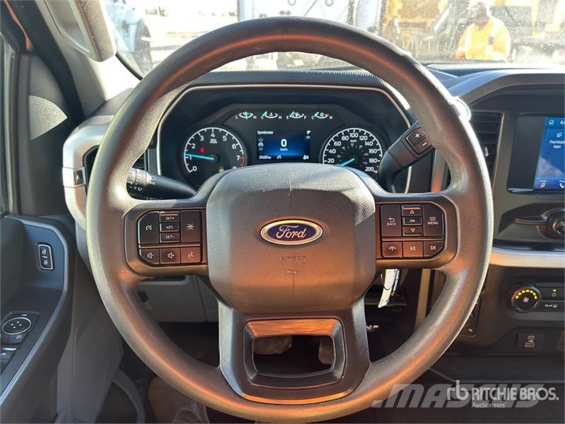 Ford F-150 XLT 4x4 Crew Cab Pickup Kita