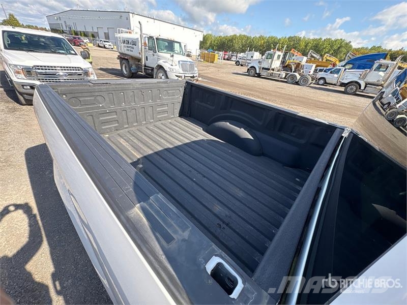 Ford F-150 XLT 4x4 Crew Cab Pickup Muu