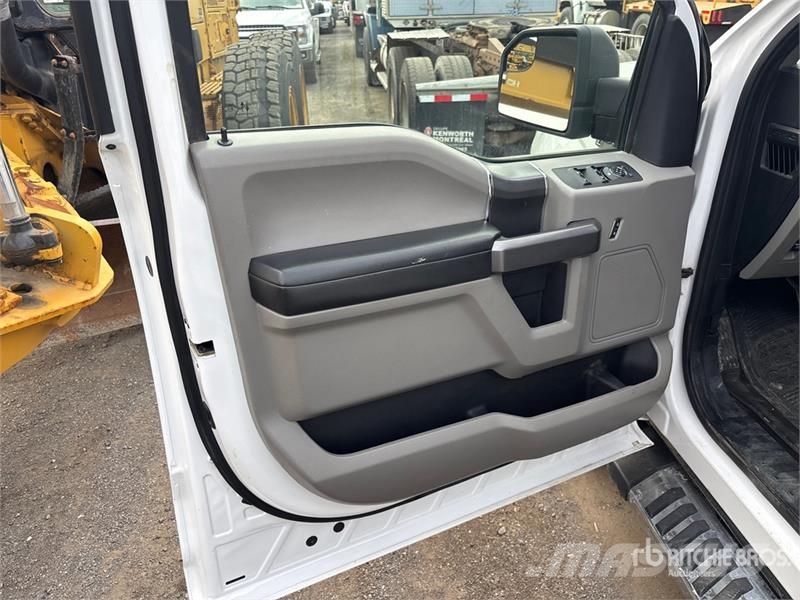Ford F-150 XLT 4x4 Crew Cab Pickup Other