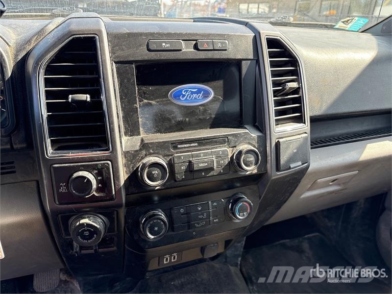 Ford F-150 XLT 4x4 Crew Cab Pickup Andre varebiler
