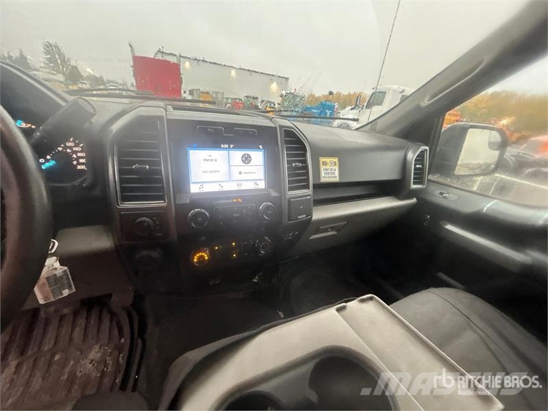 Ford F-150 XLT 4x4 Crew Cab Pickup (Inoperable) Ostalo