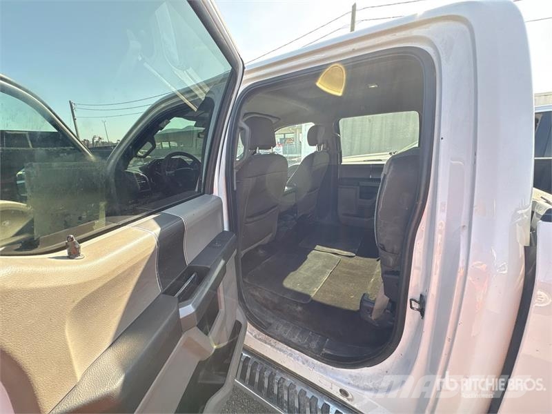 Ford F-150 XLT 4x4 Crew Cab Pickup Andre varebiler