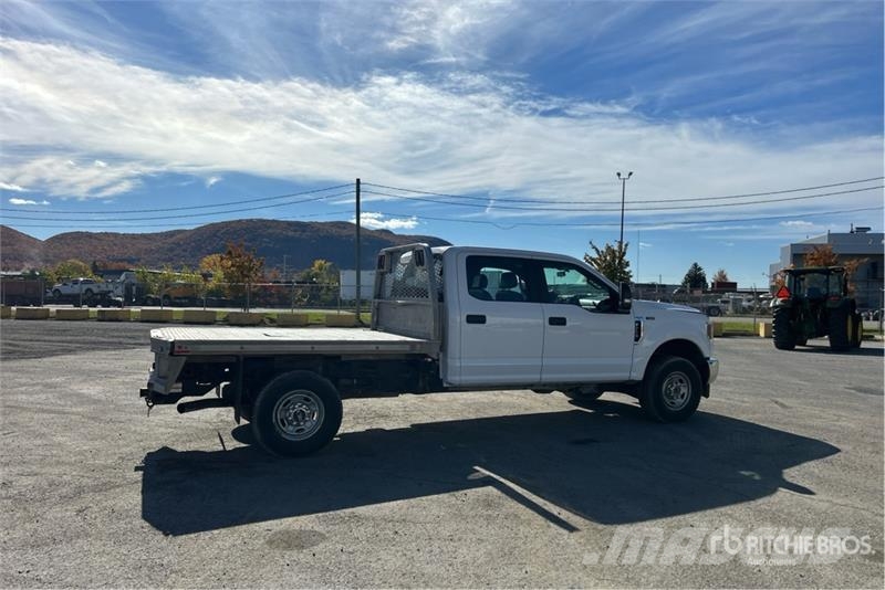 Ford F-250 Pritschenwagen/Pritschenwagen mit Seitenklappe