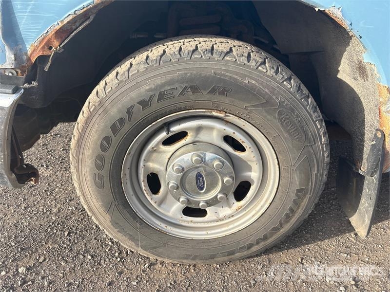 Ford F-250 Kamioni sa otvorenim sandukom