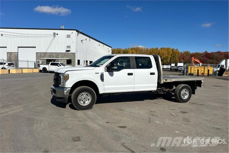 Ford F-250 Pritschenwagen/Pritschenwagen mit Seitenklappe