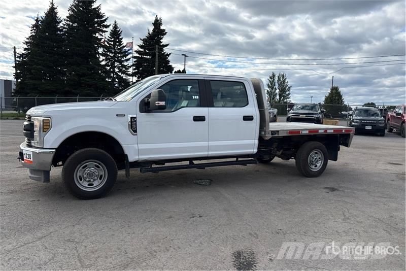 Ford F-250 Flatbed/Dropside trucks