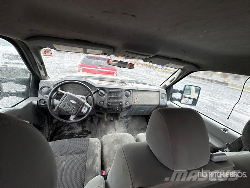 Ford F-250 4x2 Crew Cab Pickup Інше