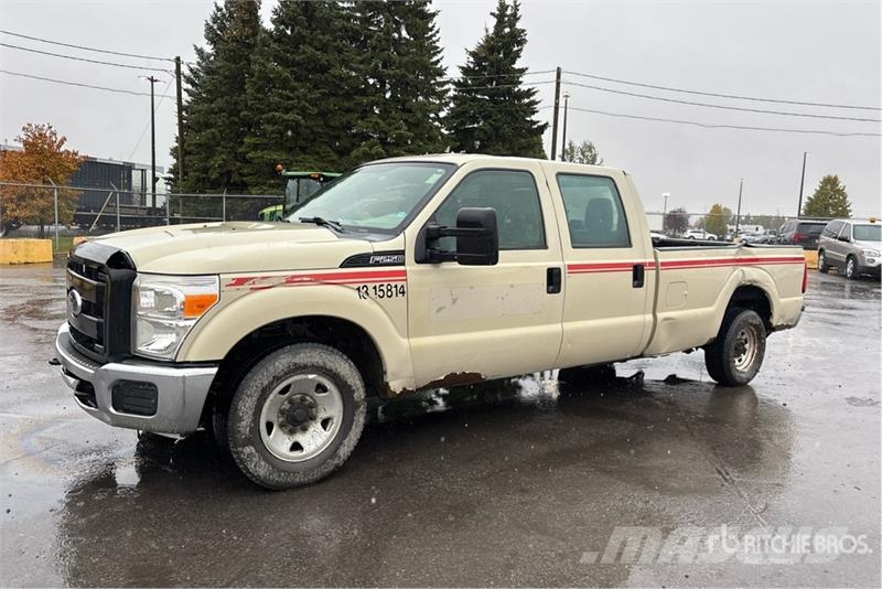 Ford F-250 4x2 Crew Cab Pickup Інше