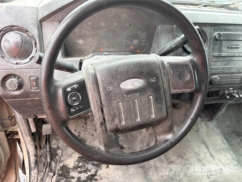 Ford F-250 4x2 Crew Cab Pickup Інше