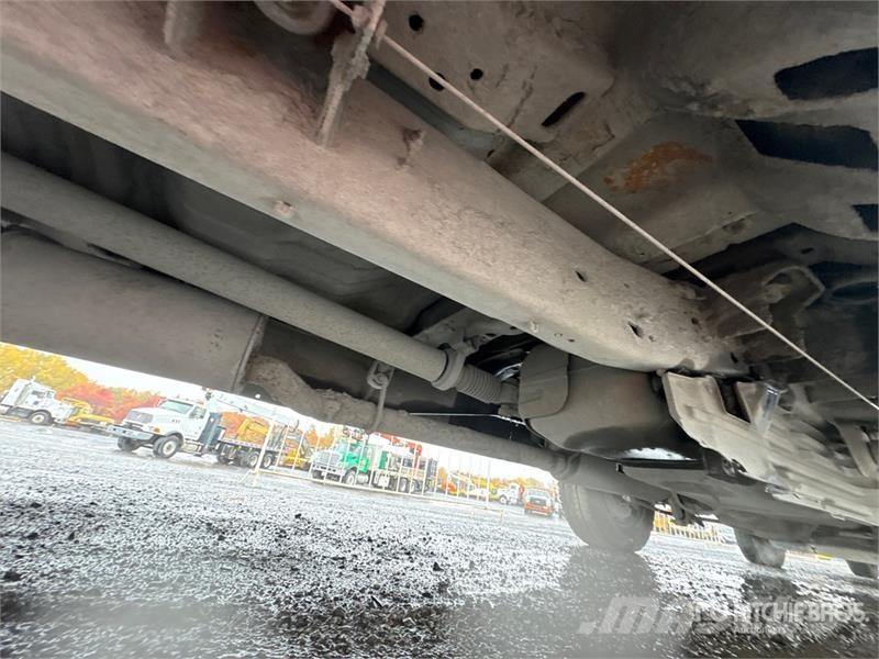 Ford F-250 4x2 Crew Cab Pickup Інше