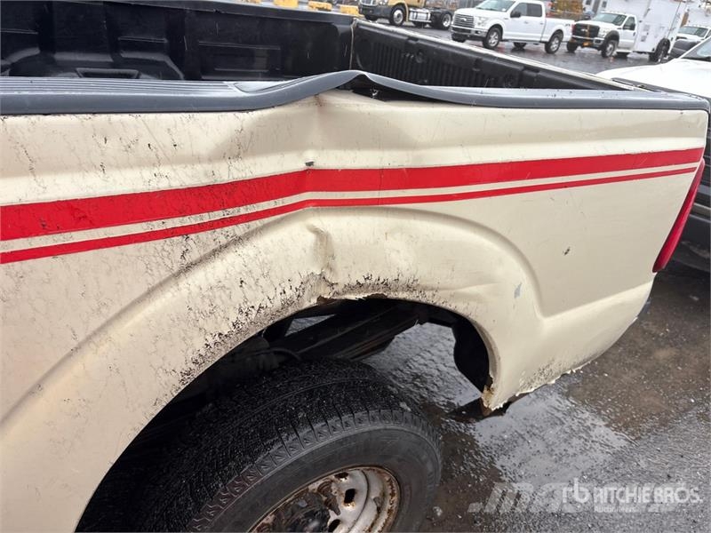 Ford F-250 4x2 Crew Cab Pickup Інше