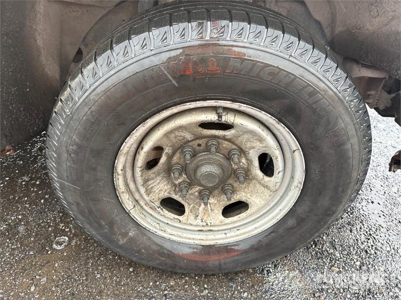 Ford F-250 4x2 Crew Cab Pickup Інше