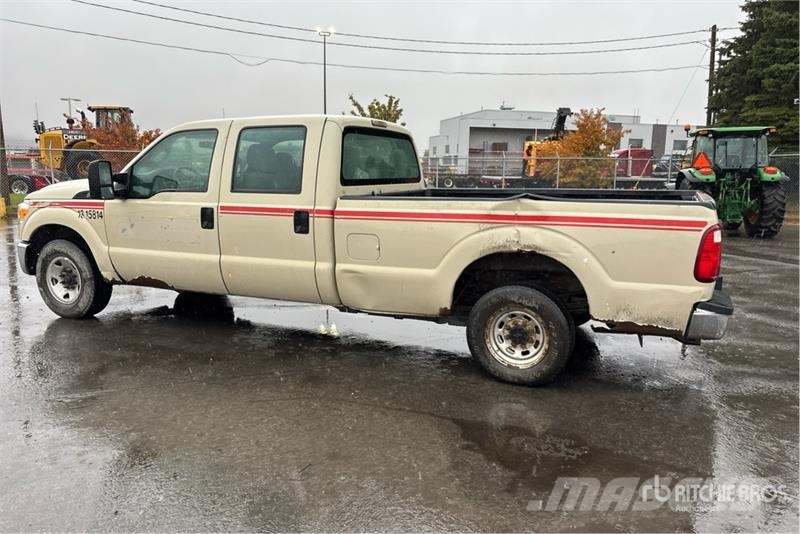 Ford F-250 4x2 Crew Cab Pickup Інше