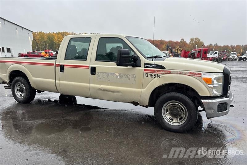 Ford F-250 4x2 Crew Cab Pickup Інше