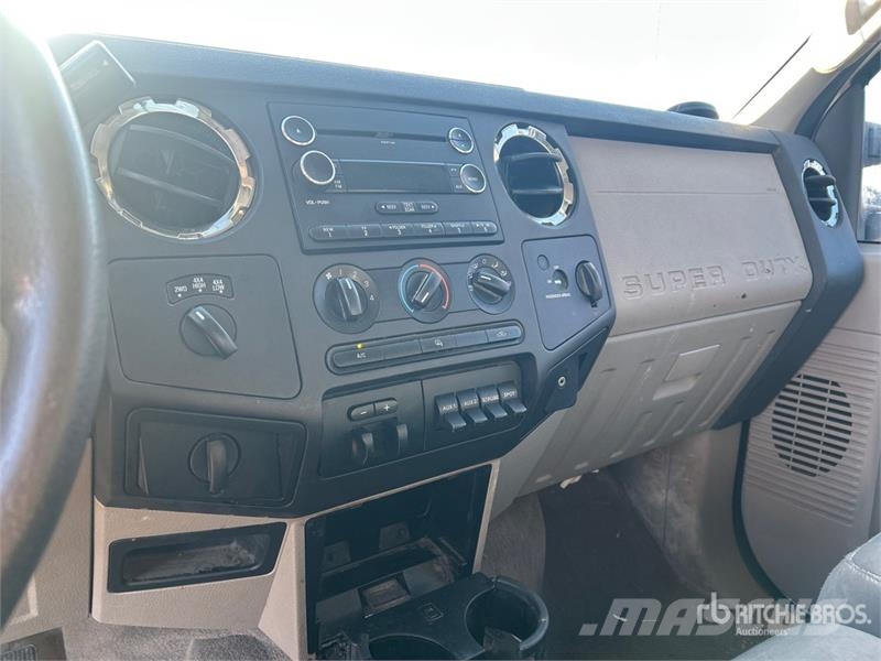 Ford F-250 4x4 Extended Cab Pickup أخرى
