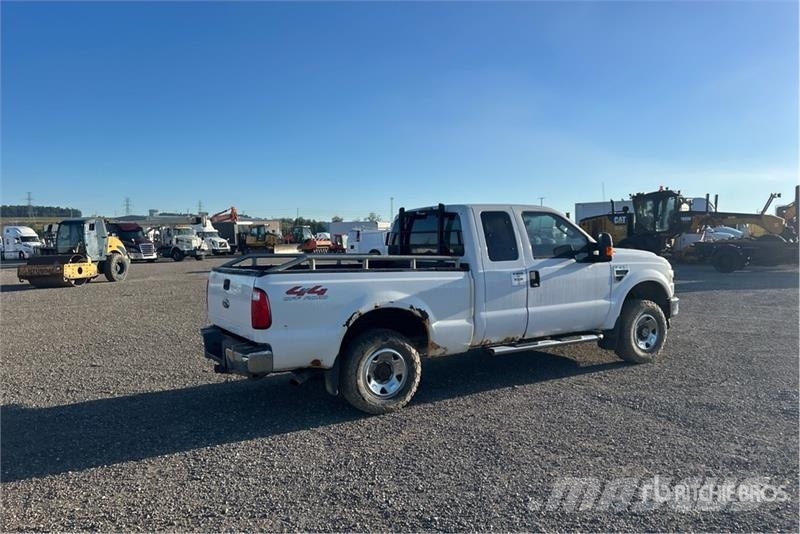 Ford F-250 4x4 Extended Cab Pickup أخرى