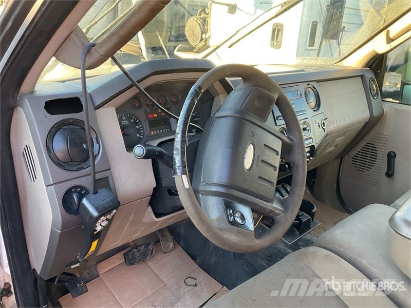 Ford F-250 4x4 Extended Cab Pickup Ostalo